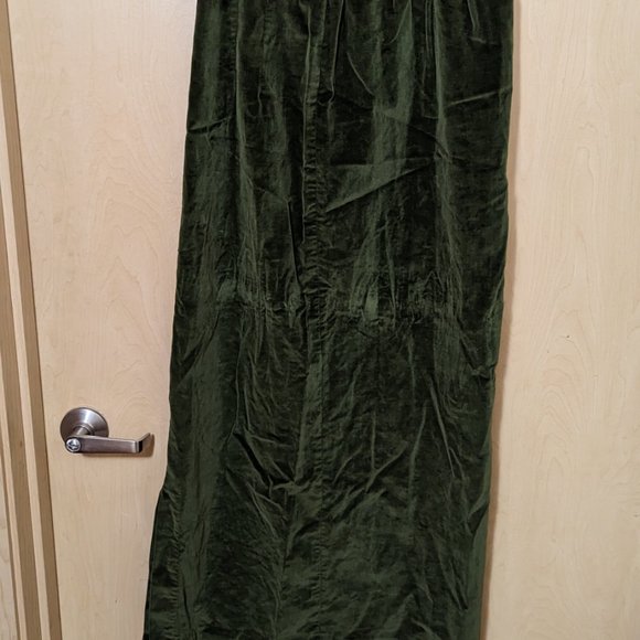 Vintage hand made 1950's two piece deep green velvet dress - Picture 4 of 9